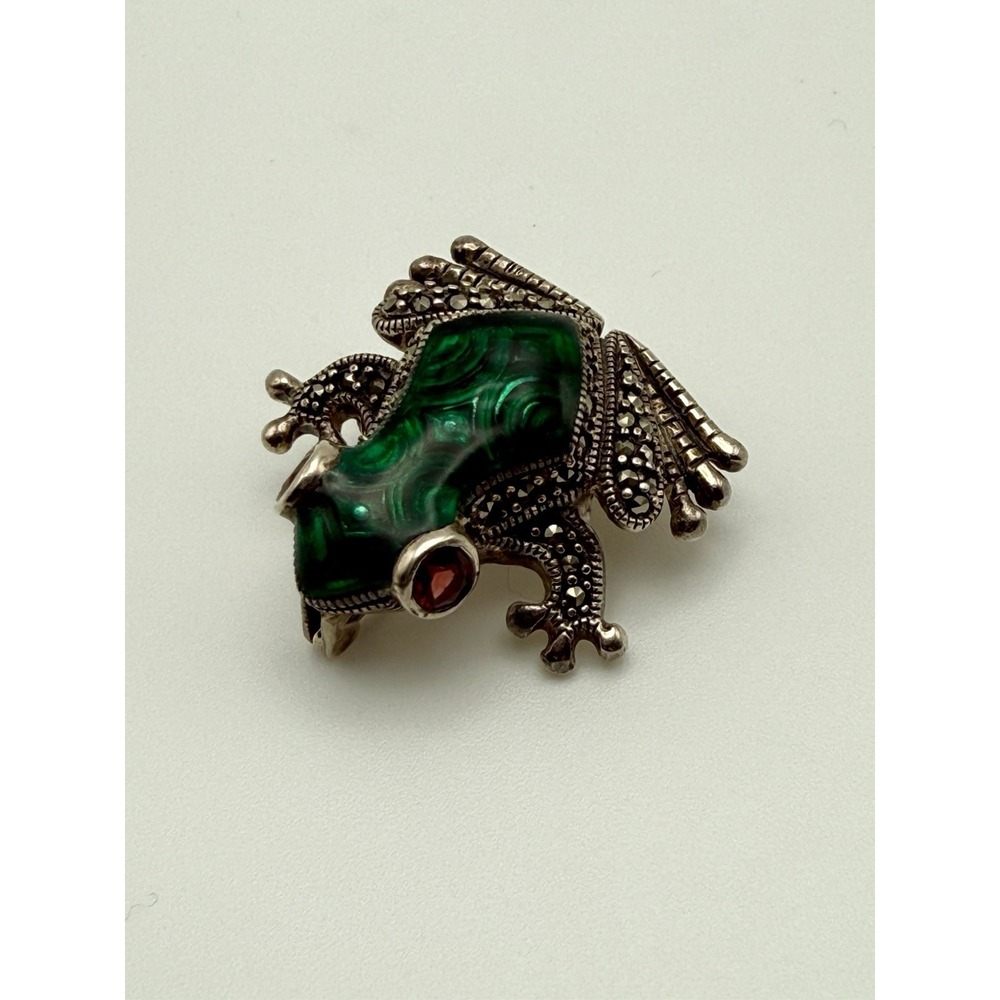 Vintage Thai 925 Sterling Silver Guilloche, Marcasite, & Garnet Frog Brooch 7.5g